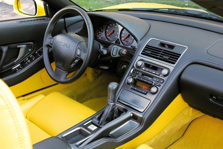 Интерьер Acura NSX-T 2001 года  (фото 25 из 41)